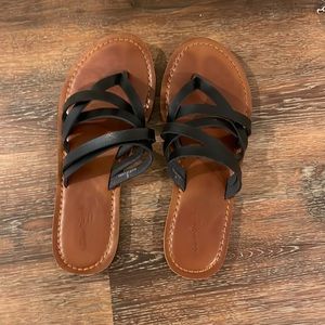 Universal Thread Sandals